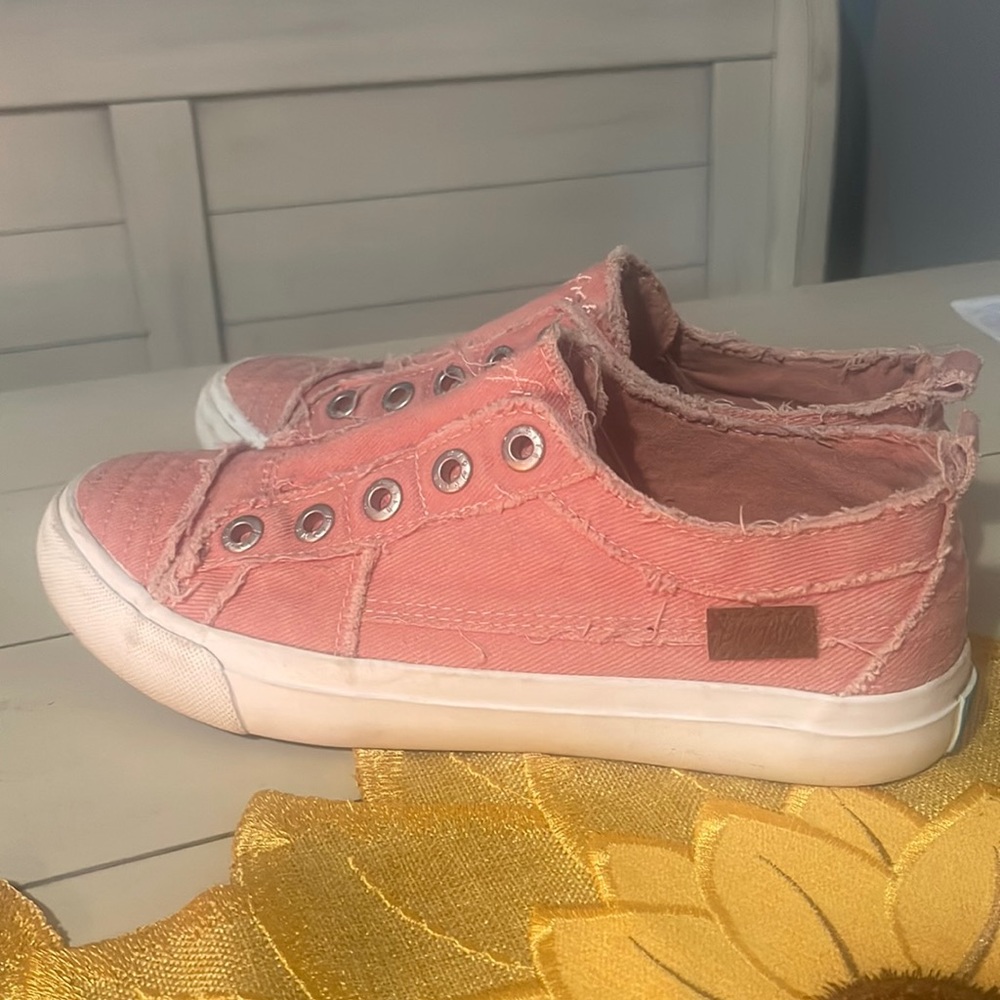 Blowfish size 8 shoes